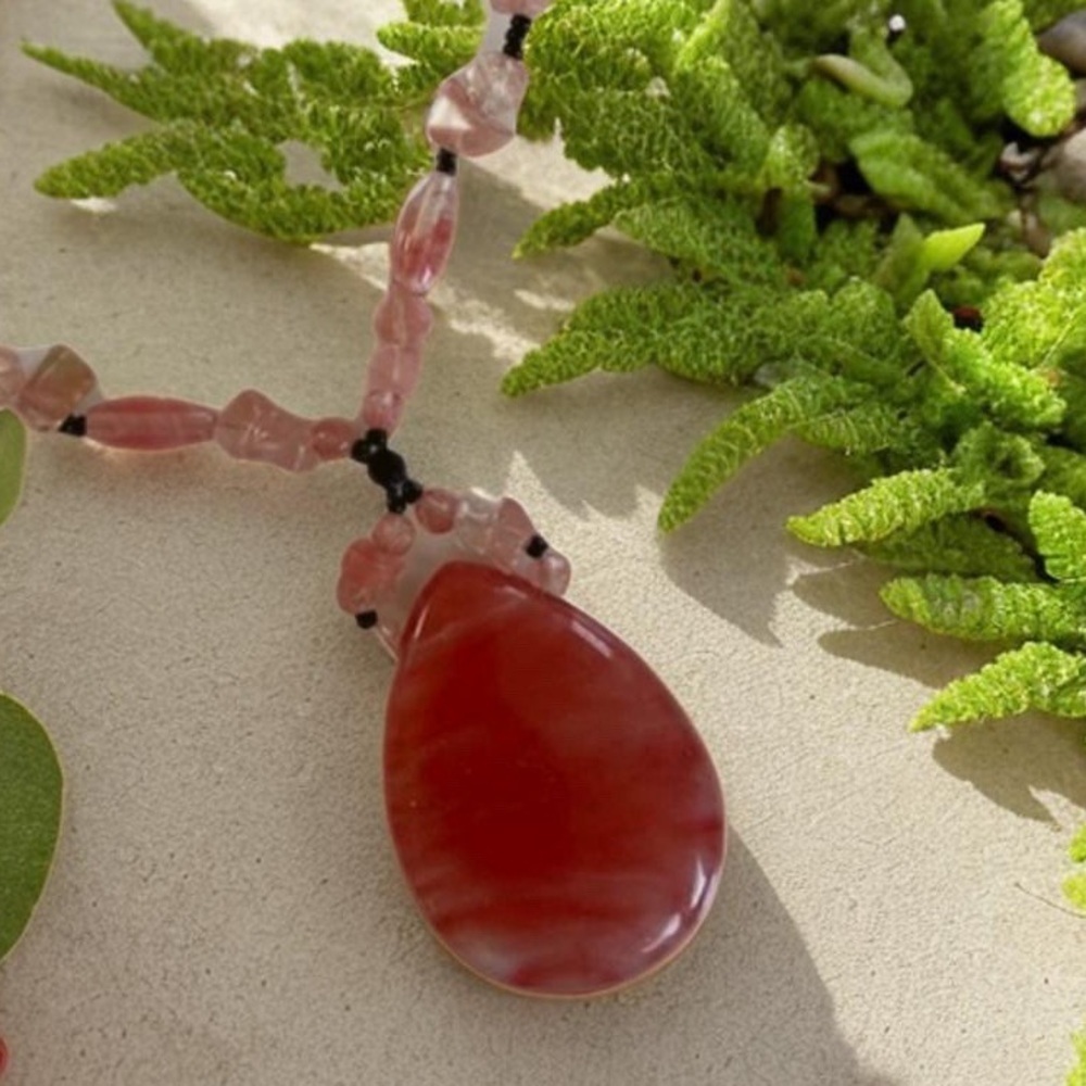Rose Quartz and Glass Pendant Necklace 
30”long with 2”inch drop - Picture 4 of 8